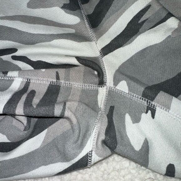 Aerie Women’s Gray Camouflage Jogger Sweatpants Size Medium - Picture 4 of 10
